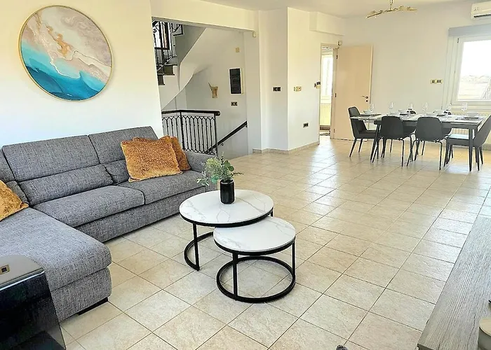 Serenity Pool & Garden Vila *