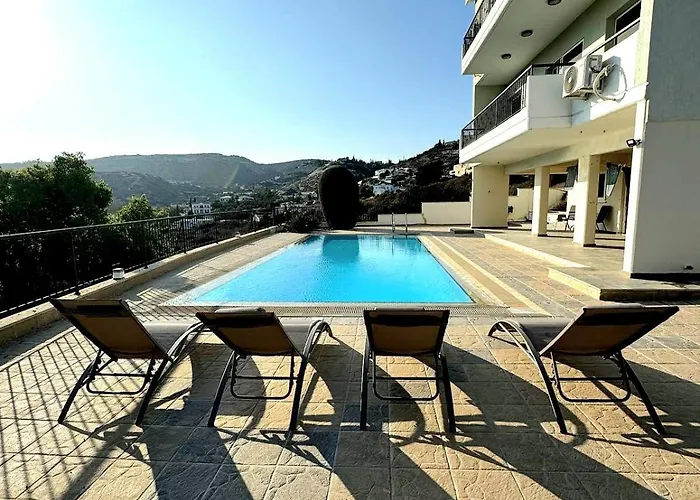 Vila Serenity Pool & Garden Lemesos